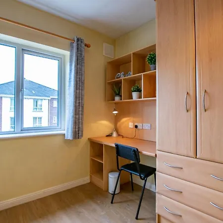 125 - 4 Bedroom Townhouse, Sleeps 6 With Parking