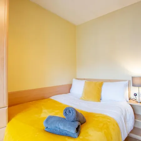 125 - 4 Bedroom Townhouse, Sleeps 6 With Parking Prázdninový dům