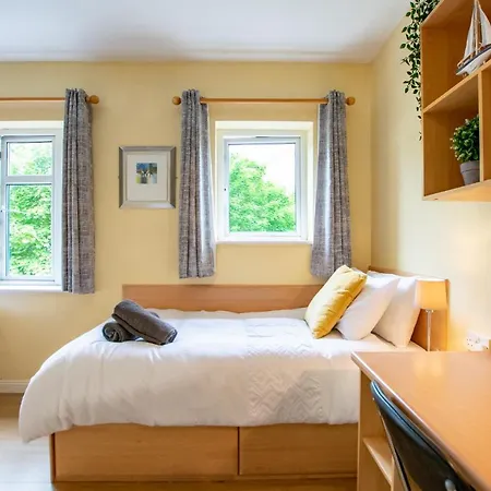 125 - 4 Bedroom Townhouse, Sleeps 6 With Parking Дом отдыха *