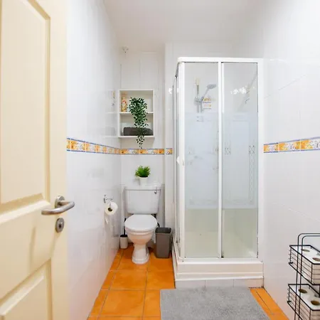 125 - 4 Bedroom Townhouse, Sleeps 6 With Parking *
