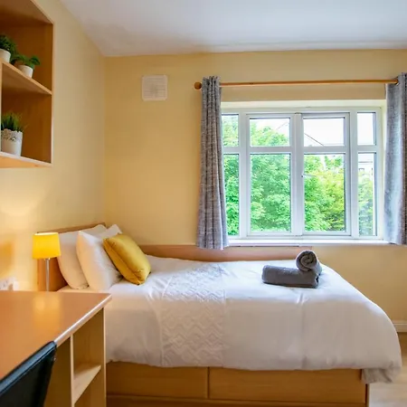 125 - 4 Bedroom Townhouse, Sleeps 6 With Parking * 골웨이